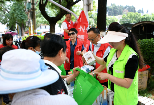 文山昆明市司法局开展禁毒宣传进社区活动提升居民防毒拒毒“免疫力”